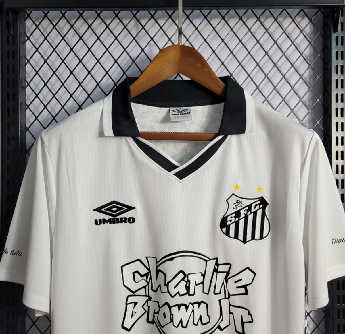 Camiseta do Santos Umbro Charlie Brown Jr. Nossas Histórias - Masculina