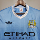 Camisa Manchester City Retrô 2011/2012 Azul - Umbro - Vilas Store