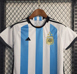 Kit Infantil Argentina 22/23 Adidas - Azul - 3 Estrelas - Vilas Store